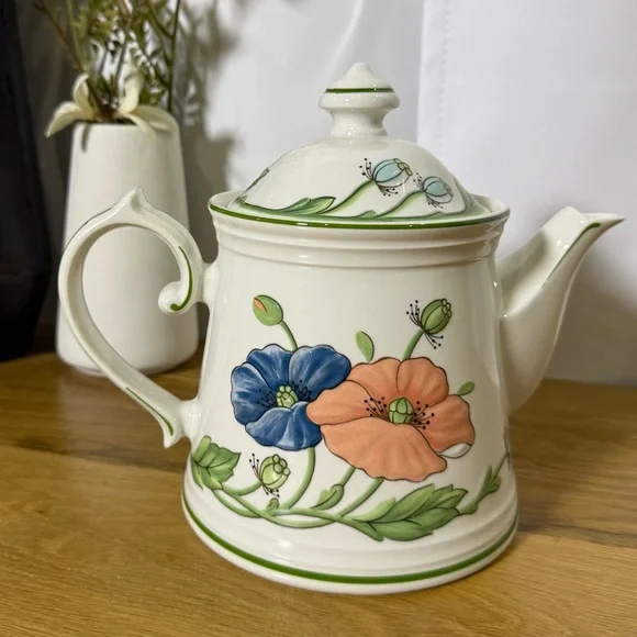 Vintage Villeroy & Boch white, pink, blue & green poppies ceramic Tea Pot - Picture 8 of 8